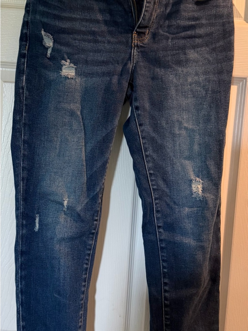 Women's Skinny Ripped Jeans in Dark Blue Wash